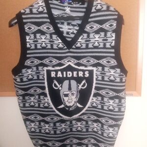 Riders by Lee Black and White Sleeveless Sweater